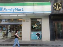 杨浦内环·全家带租约,8号线黄兴路350米,纯一楼大开间