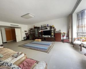 假日花园 地税小区 地下室 低楼层 看房方便