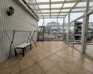 电梯小高层 市中心! 复式两层 赠送三个大平台种菜烧烤聚会