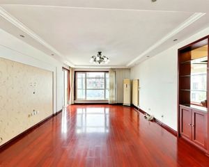 海信静湖琅园 中间楼层采光好 中心位置看湖景 双卫设计