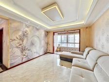 鱼化寨地铁口 精装大两室 户型方正 有证可按揭