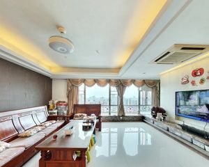 东湖御苑 方正三房 安静 景观好 价格可谈