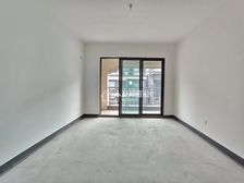 建发御珑湾 不是前排136平方 上叠加别墅 255万有车位