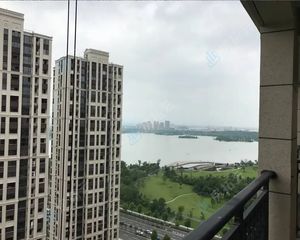 南向三居毛坯房 湖海塘庄园127平中层199万