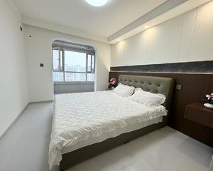 万博附近 乐凯书包 拎包入住 两居 价可谈 急