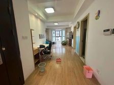 颐景园 次新小区 电梯房中层 刚需三居 装修好 带产权车位