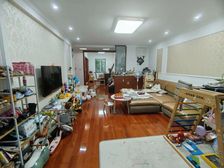 漂亮花园新城地铁站!房型方正!带固定车位!可刀