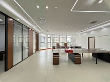 有厨房 东盟商务区283平办公室出租,带办公家具,停车方便.