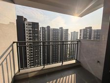阳台对小区正中间望花园,全新豪华装修送全屋家私电器,送车位