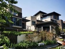香洲区核心位置!上下共4层带露台“御景龙湖别墅”价格便宜