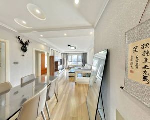 上63近地铁 伟东一期全明套二 精装少住 有车位送全套 可议