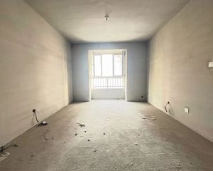 领秀紫晶城 出行方便 商业配套齐全 商品房 房龄新 中间楼层