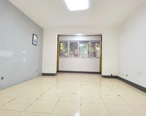 圣地名居 1楼 套三双卫 带2个阳台 南北朝向
