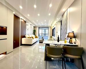 东湖公园 保师附小旁 秀兰森活里 豪装装修 拎包入住采光好