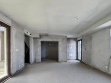城内别墅区 地上两层 地下一层 带小院 随时看房