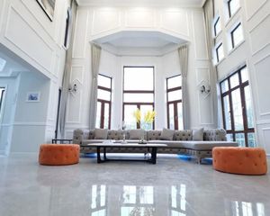 江边精装排屋 空置没住过 花园大 带5个车位
