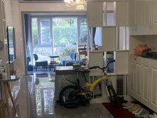 百灵虹湖湾 280平4居 南东向精装修 自住保养好