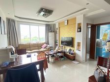 少有带阁楼 三房两卫 拎包入住价格看中可谈 随时可以看房