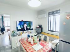精装4年时间 边套全明客厅带窗户 先来看房再来谈价 诚心出售