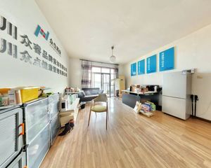 锦都四期 宽窄巷子,小区门口就是地铁,户型方正,视野采光很好