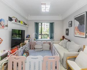 香榭里西边套带70方大露台,自住精装全明边套,带车位诚心出售
