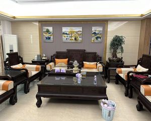 东豪华府4楼163.42平3房2现代装修带大阳台180万各付