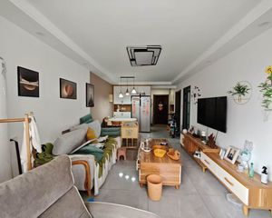 长城附近 浩正渼林湾 精装婚房两室 中间楼层 朝南 可贷款