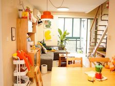 送阁楼+露台05年商品房+民雷路站5分+钟,精装修