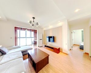 阳光新业中心 2室1厅 东南