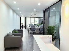 观音桥地铁口,中信大厦120平米2加12个工位仅租3900元