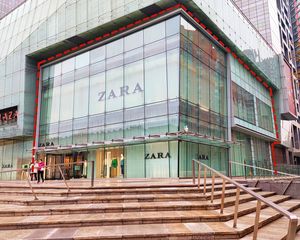 急售!大望路地铁口把角!年租100万!知名商圈品牌租户!