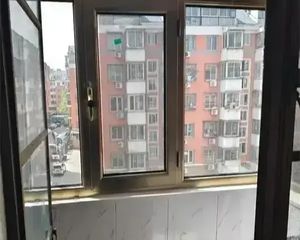 三街东环路正规小三居室 装修了一半 断桥铝窗户都换完了中间层
