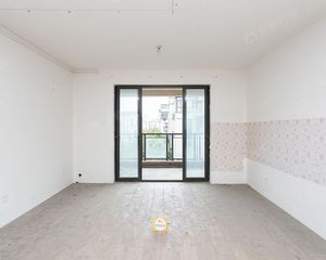 地铁口超经典飞机户型现浇大三房 业主新房已买 急卖 满五税少