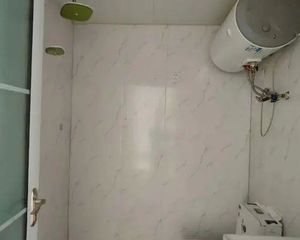 湖邸小区南北通透三居 毛坯随意装仅80.5万