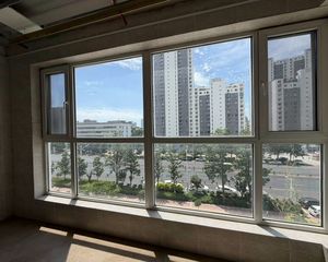 水榭花城 小高层大三室 三阳面的落地窗 采光视野特别好