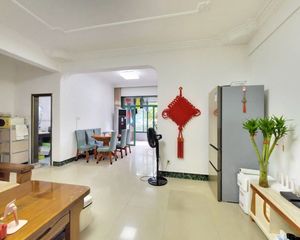 花都湖板块,锦砖外墙,户型方正,装修保养的很好