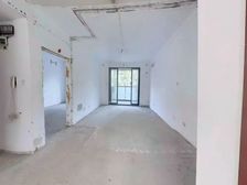 14号线嘉怡路站!出门就是地铁江桥老街。电梯大三房