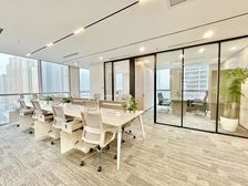 坐拥市中心CBD!双面采光·4隔24工位丨纯白极简·全明通透