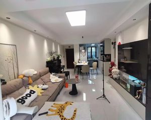 阳光星期8 小区新 近地铁 电梯房 精装修 南北通透