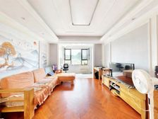 低出崂山次新房(元宝全明户型 人车分流)精装修 双卫格局
