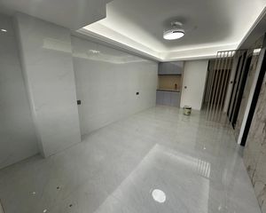 丽日庄东区1楼3房2现代装修53平马赛克售45万