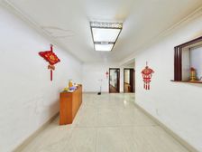 体育馆旁 盐南新村 二楼 有车库 有钥匙 随时看房