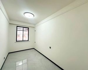莲池长城大街南北通透三居 精装中层户型方正