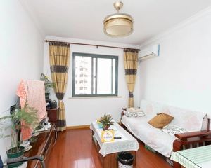近汇金路站和宝龙广场 精装满五税少 小区环境优美 随时看房