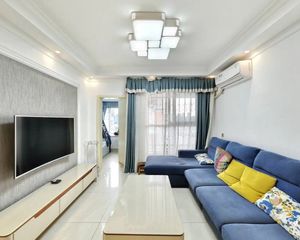 玉锦华庭 2017年交房的次新房,围合式建筑,环境好,小高层