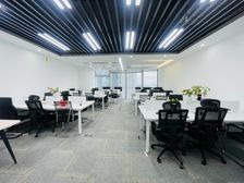 龙光世纪,285平5个格间30人员工区,带办公家具,电梯口