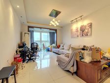 杨泰公寓顶楼带复式,业主诚心出售,欢迎来电咨询