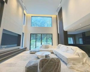 地铁口 精装修 入住一年时间,保养99新!临河别墅联排!