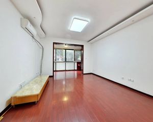 龙华阳光 客厅带阳台 朝南对中庭 诚心出售
