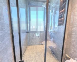 象峰地铁口,顶楼复试,带车位,不沿街,使用面积大
